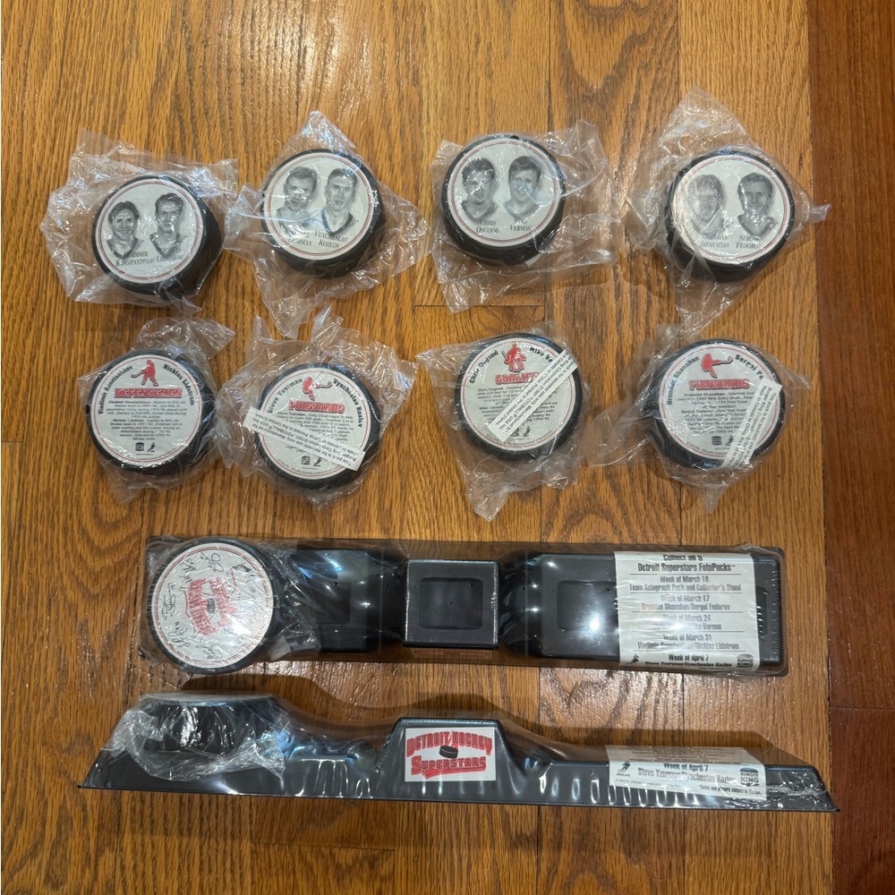 Detroit Redwings Vintage Souvenir Hockey Superstars Pucks Set New!